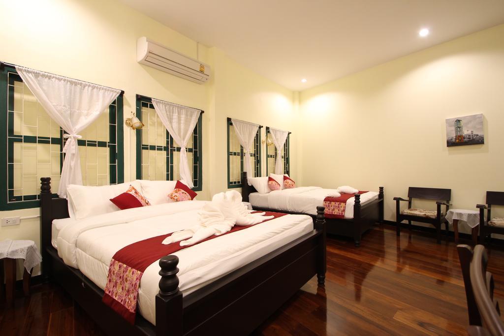 Srisomboon Hostel Trang Exteriör bild