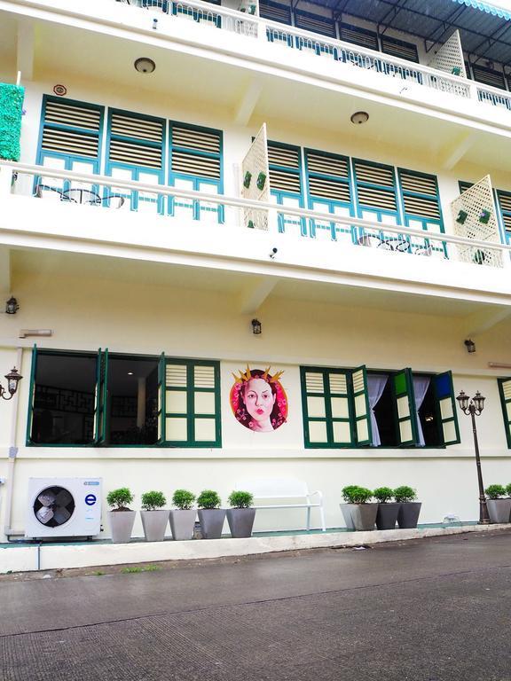 Srisomboon Hostel Trang Exteriör bild