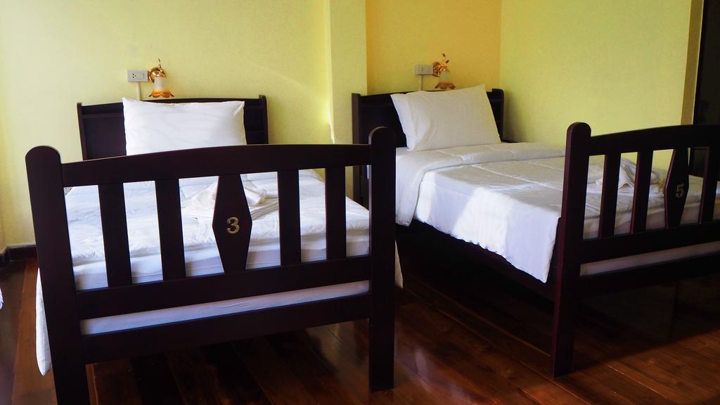 Srisomboon Hostel Trang Exteriör bild
