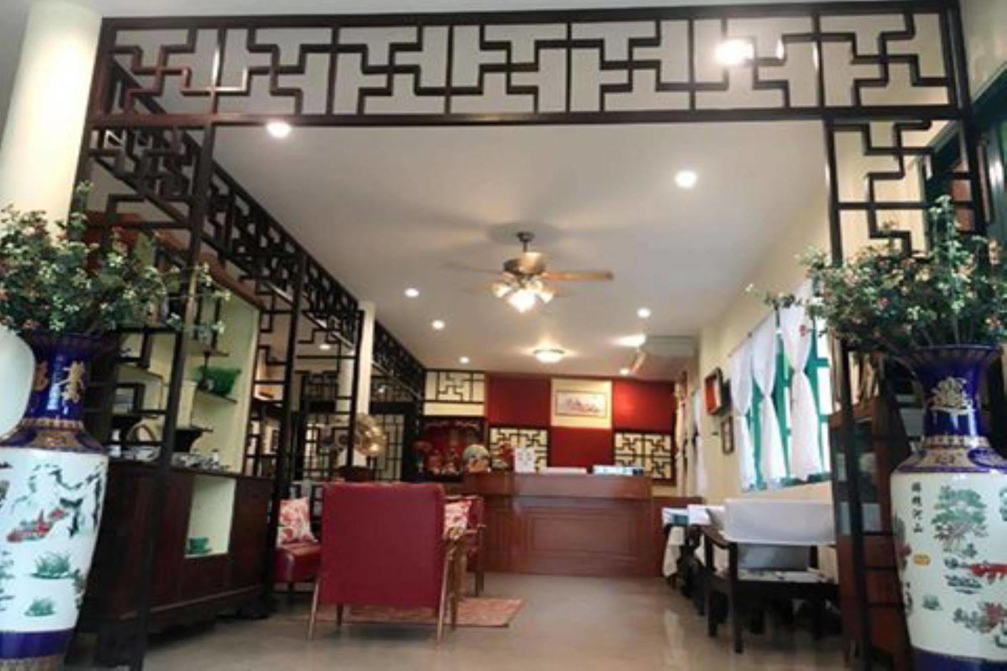 Srisomboon Hostel Trang Exteriör bild