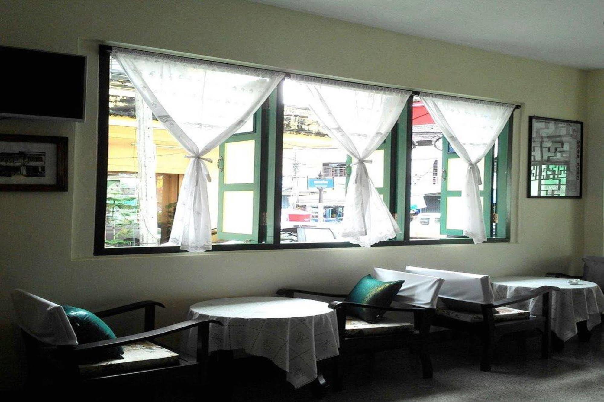 Srisomboon Hostel Trang Exteriör bild