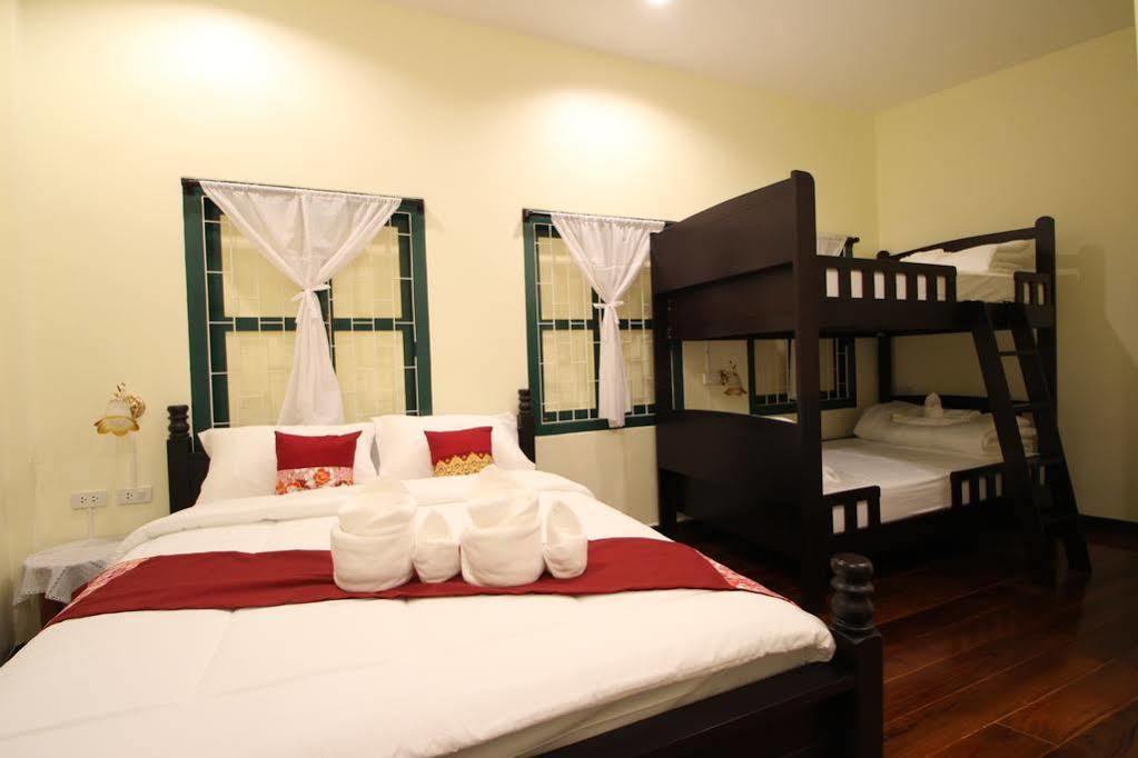 Srisomboon Hostel Trang Exteriör bild