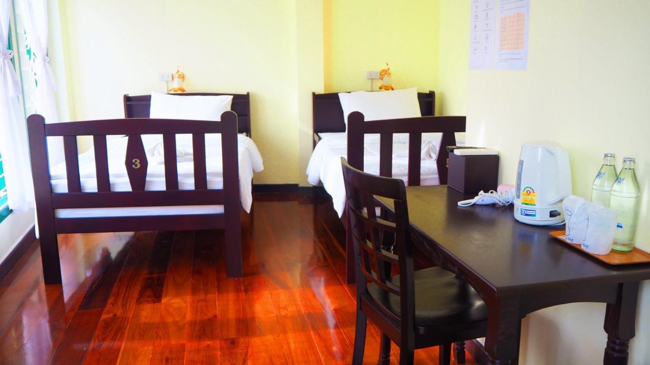 Srisomboon Hostel Trang Exteriör bild
